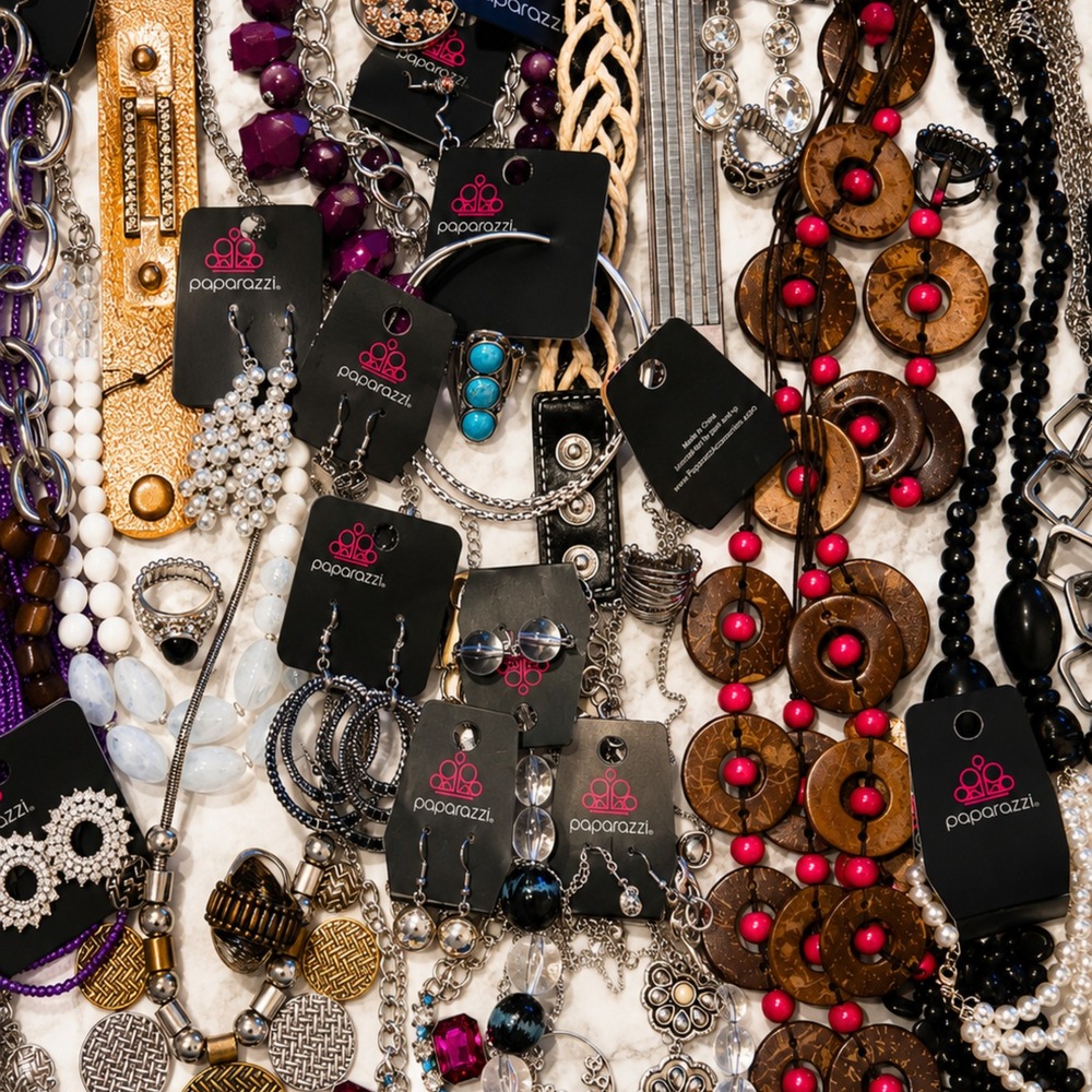 **New 50-Piece Mix Paparazzi | Necklaces, Earrings, Bracelets & Rings | Bundle** - Picture 3 of 5